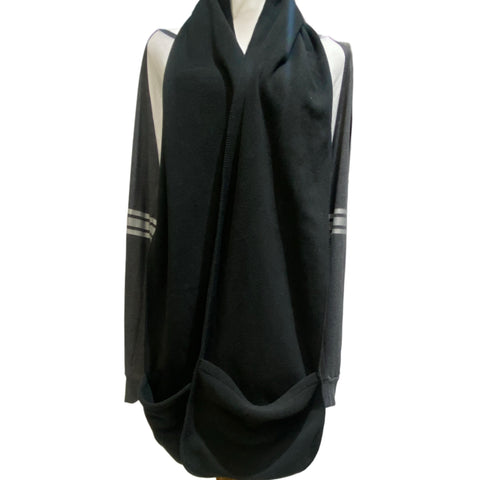 Fleece Scarf With Pockets